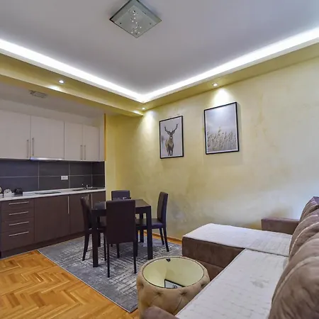 아파트 Zvezdana Noc 즐라티보